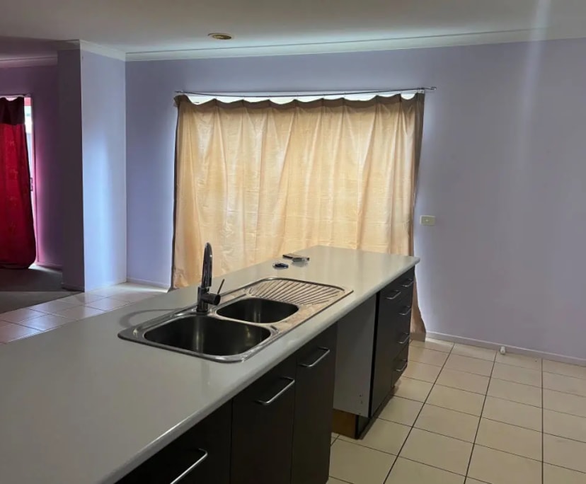 $200, Share-house, 5 bathrooms, Cranbourne North VIC 3977