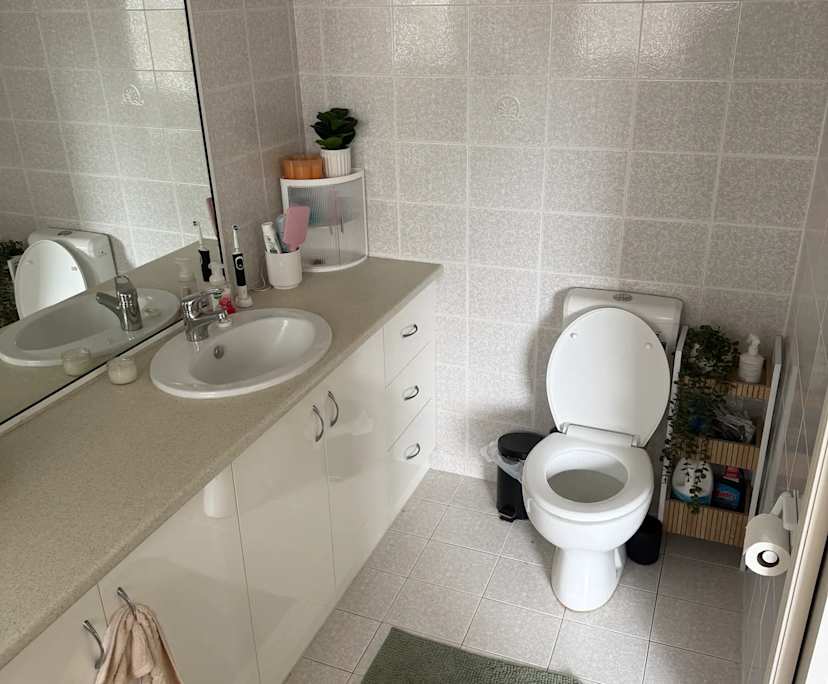 $450, Flatshare, 3 bathrooms, Palm Beach QLD 4221