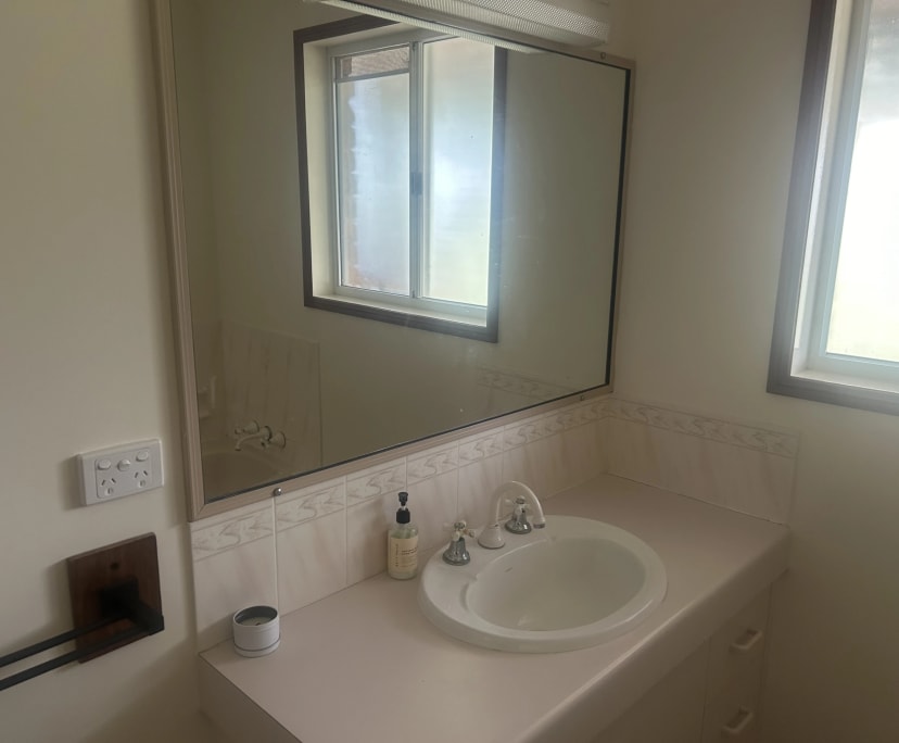 $250, Share-house, 4 bathrooms, Glendale QLD 4711