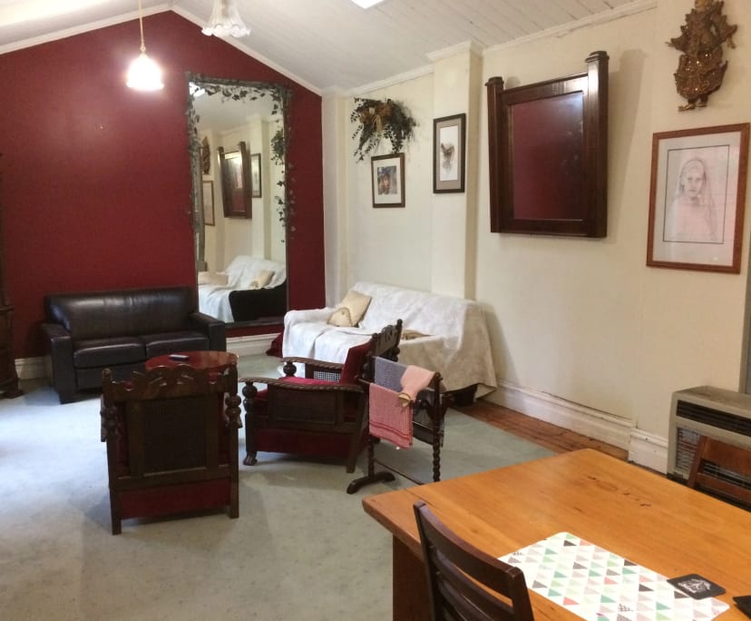 Furnished room in a flatshare