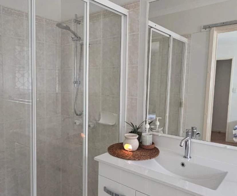 $350, Share-house, 2 bathrooms, Parkwood QLD 4214