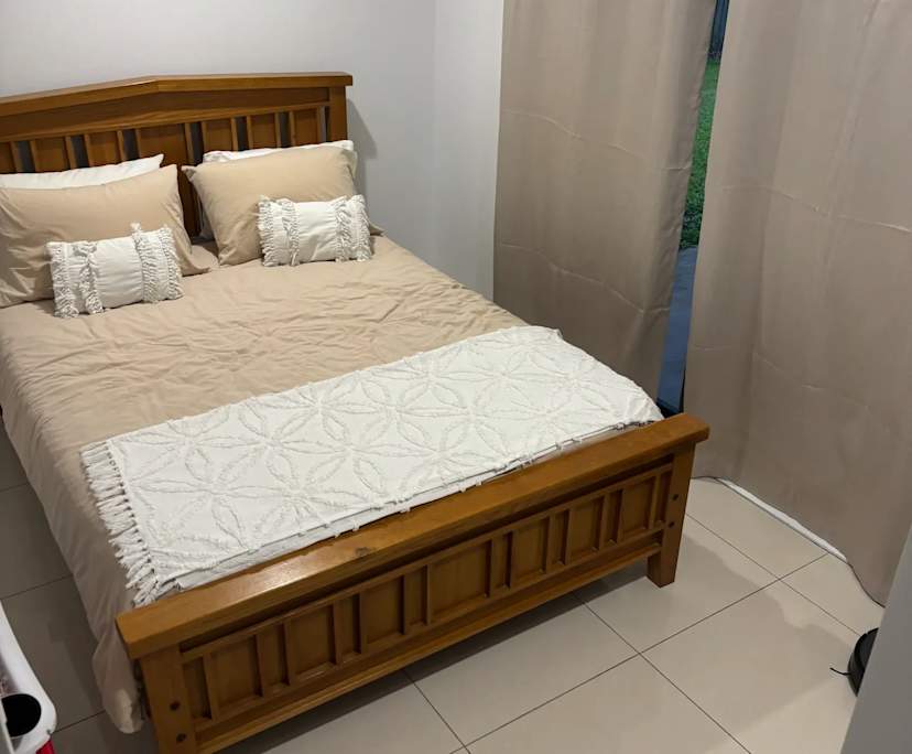 Room in a share house