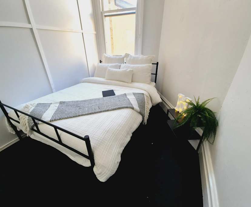 $350, Flatshare, 6 bathrooms, Newtown NSW 2042