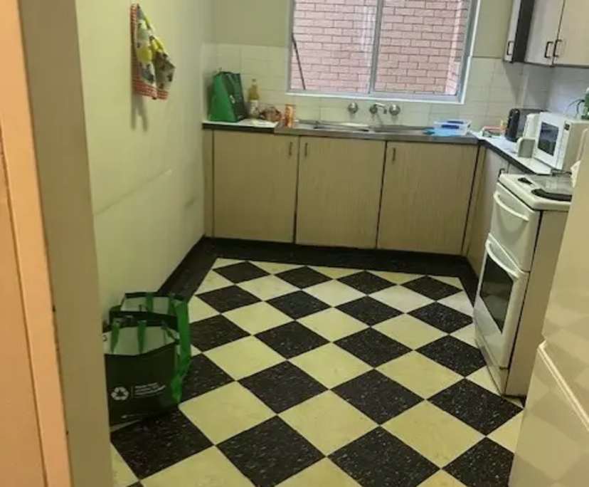 Furnished room in a flatshare