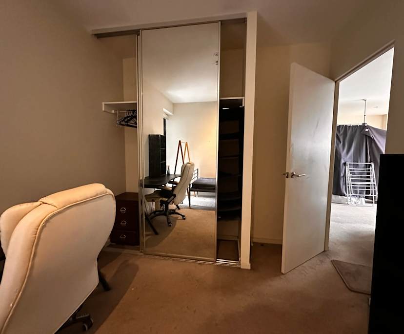 Furnished room in a flatshare