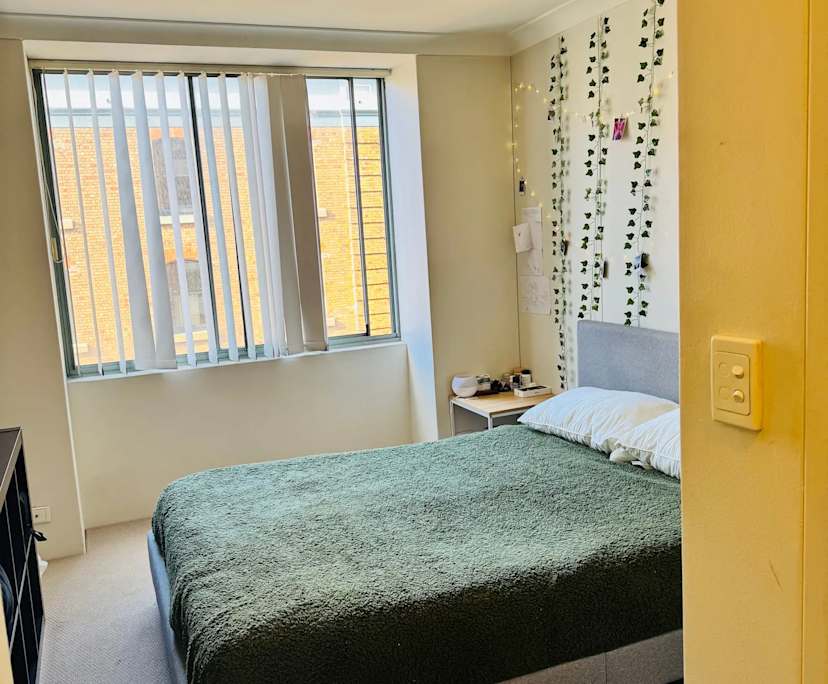 Furnished room with ensuite in a flatshare