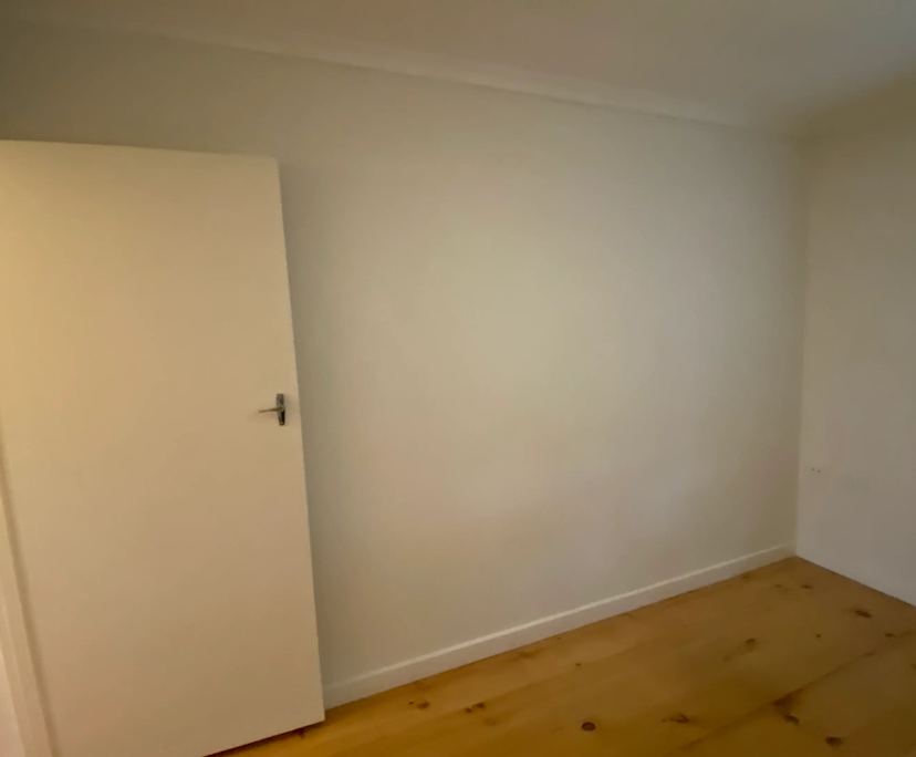 Unfurnished room in a flatshare