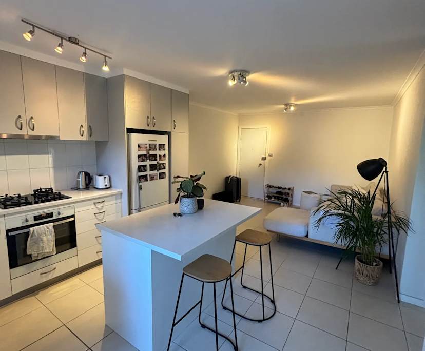 Furnished room in a flatshare
