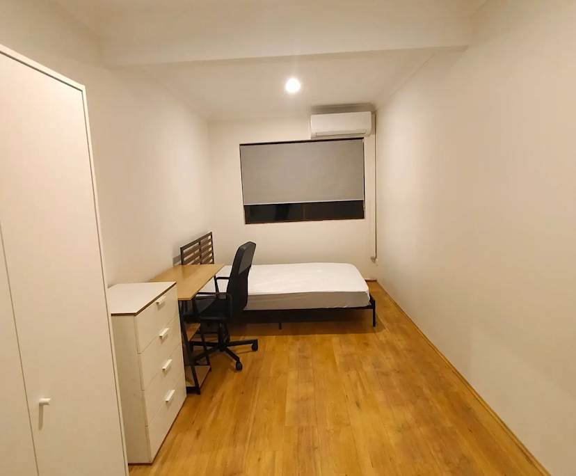 Furnished room in a flatshare