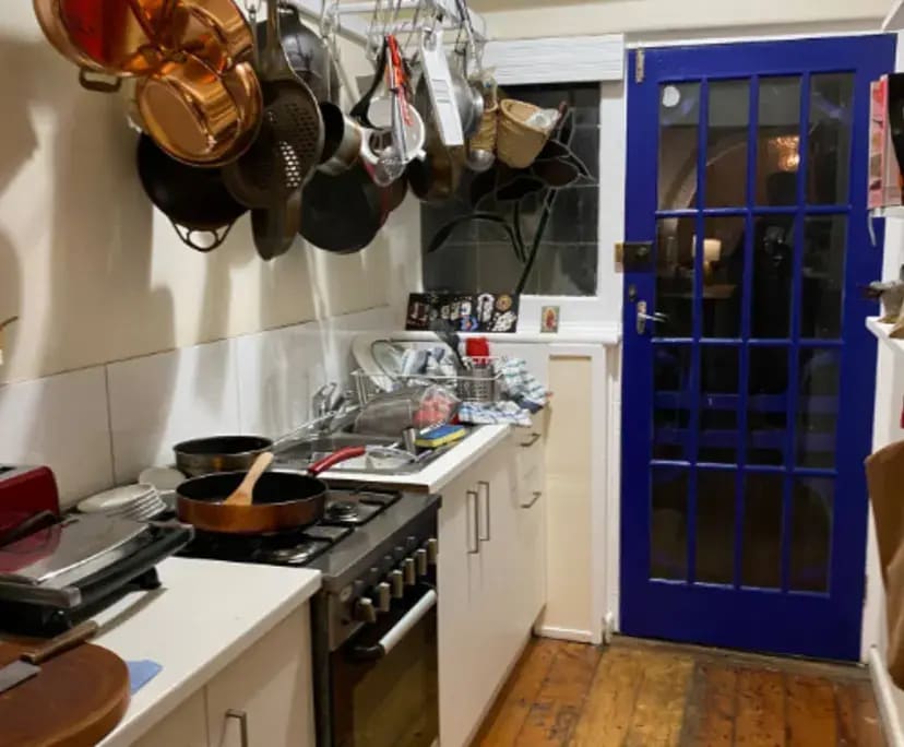 Furnished room in a share house