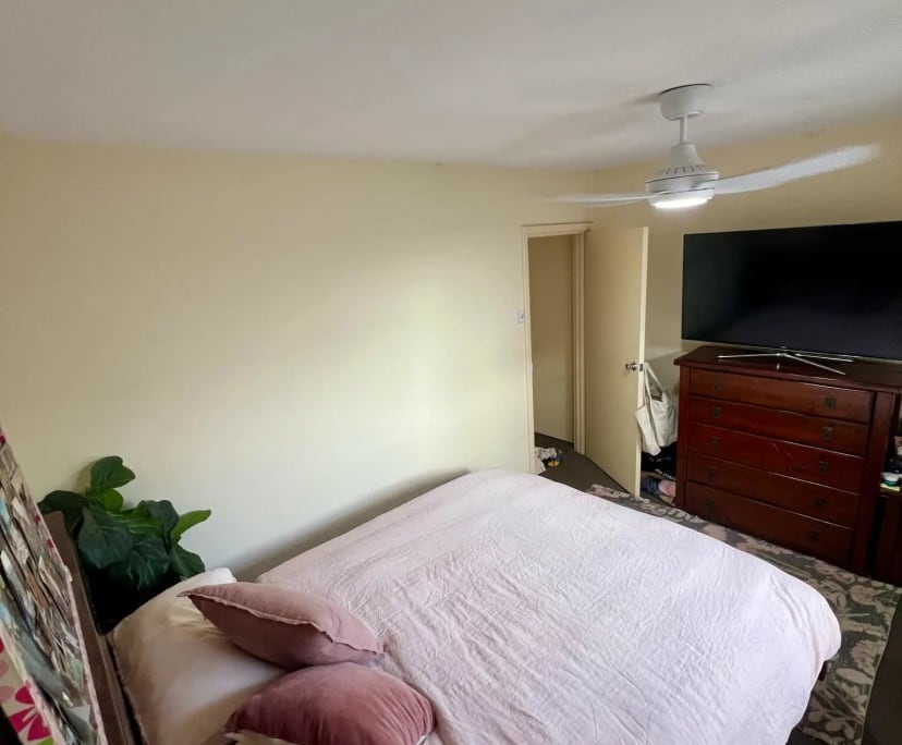 Unfurnished room in a flatshare