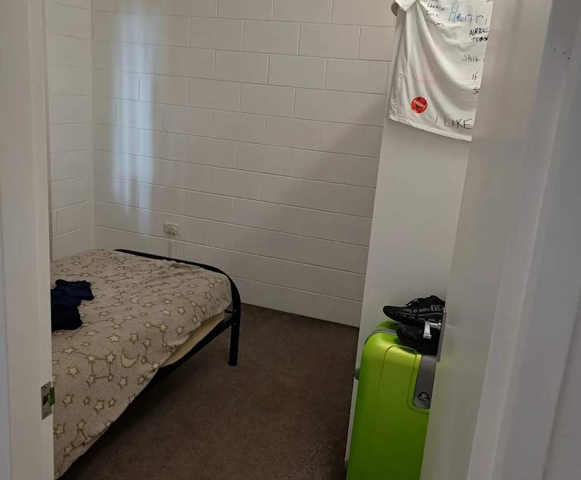 $230, Flatshare, 2 bathrooms, Parramatta Park QLD 4870