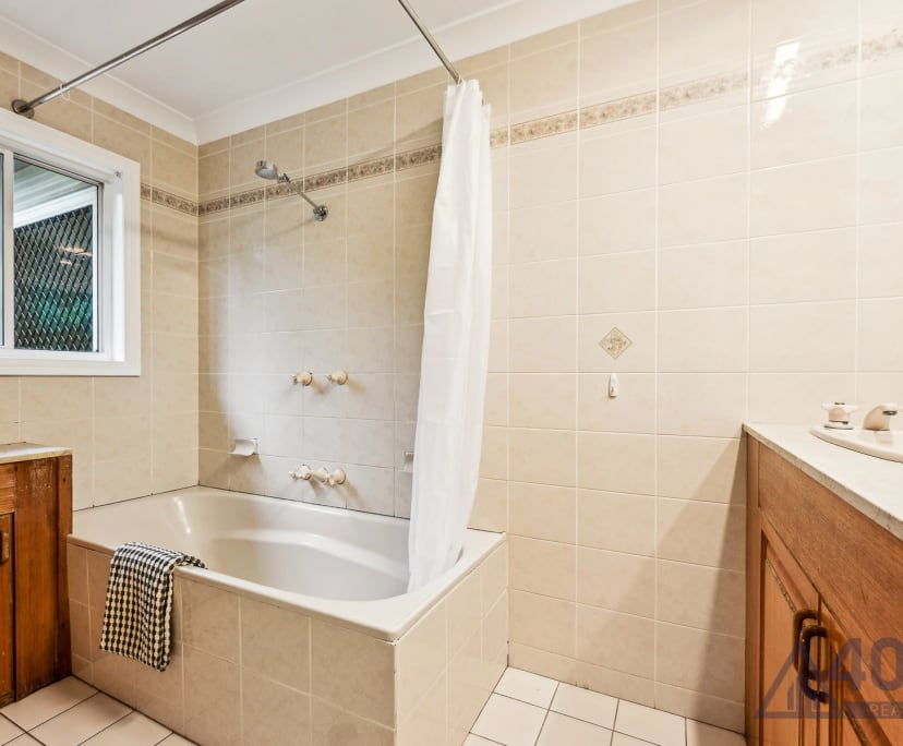 $300, Student-accommodation, 4 bathrooms, Indooroopilly QLD 4068