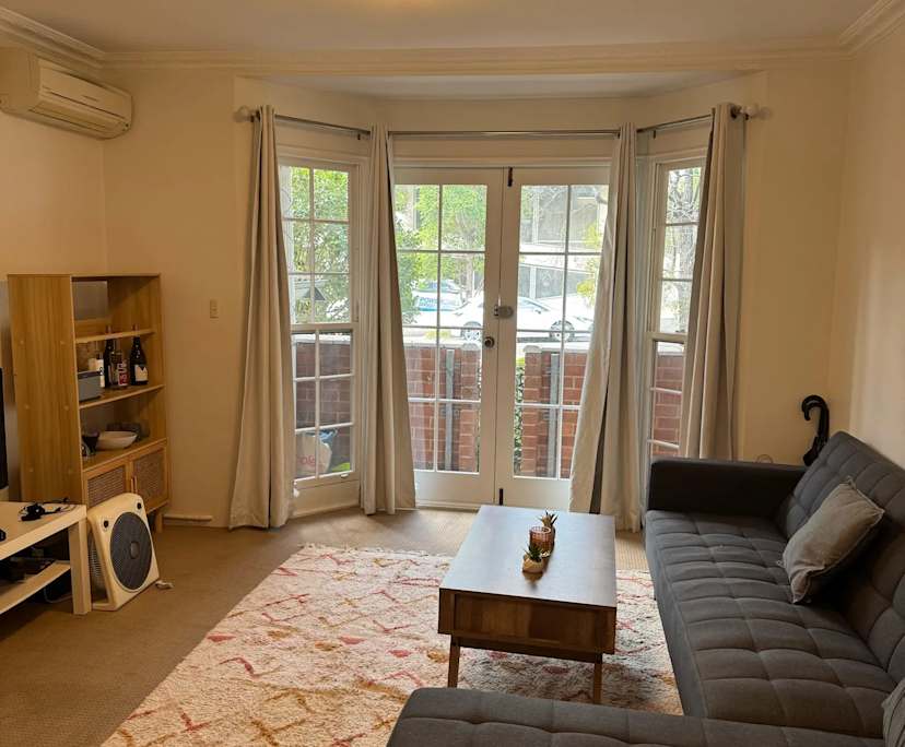 Furnished room in a flatshare