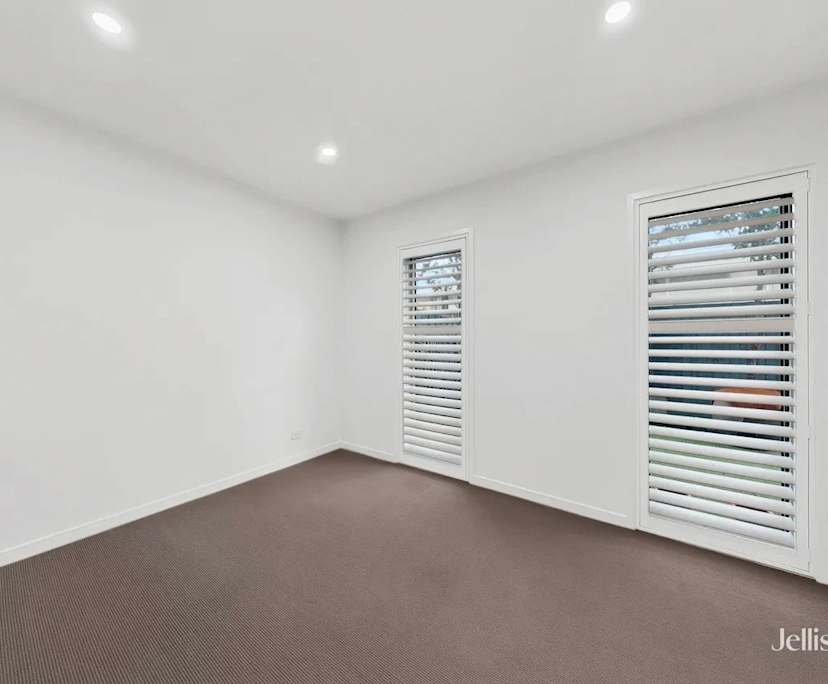 Unfurnished room with own bathroom