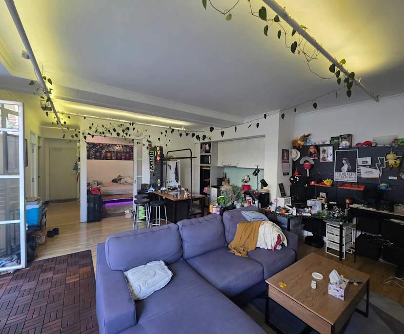 Unfurnished room in a flatshare