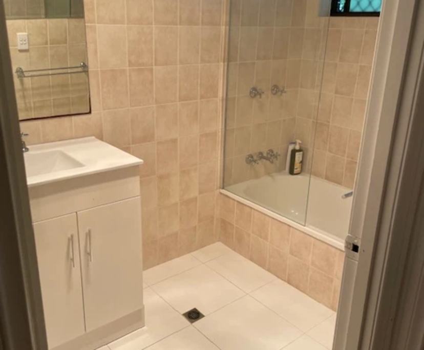 $335, Share-house, 3 bathrooms, Ashmore QLD 4214