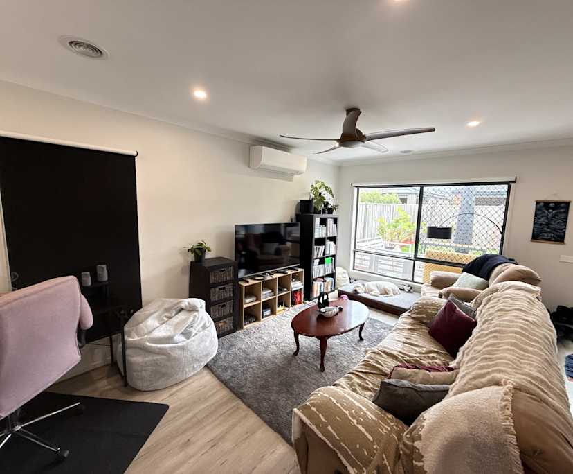 $240, Share-house, 3 bathrooms, Clyde North VIC 3978