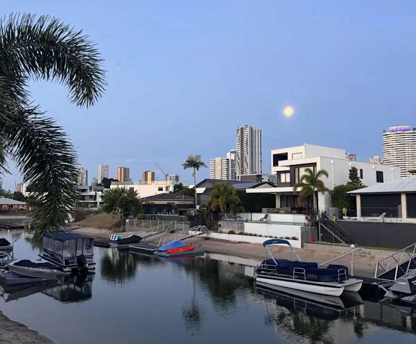 $380, Share-house, 3 bathrooms, Broadbeach Waters QLD 4218