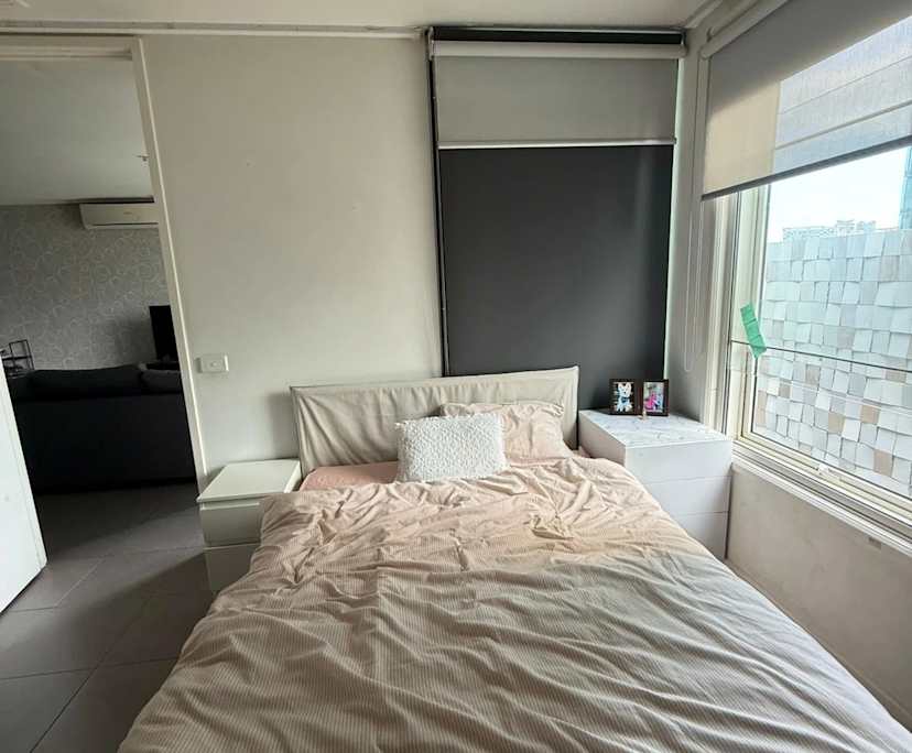 Furnished room in a flatshare