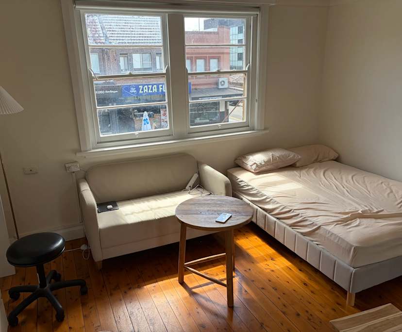 Furnished room in a flatshare