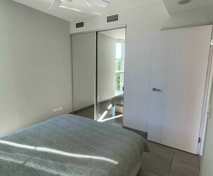 Furnished room in a flatshare