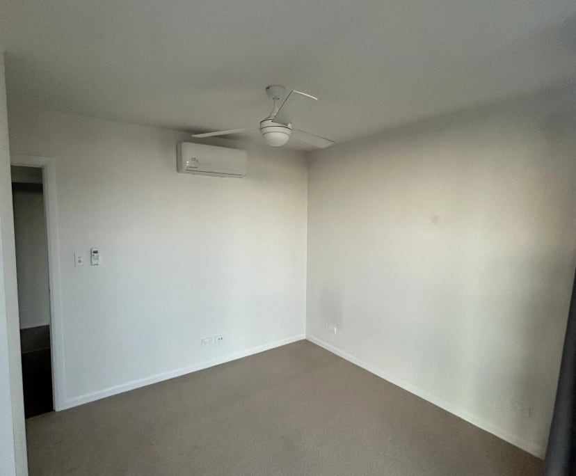 Unfurnished room with own bathroom