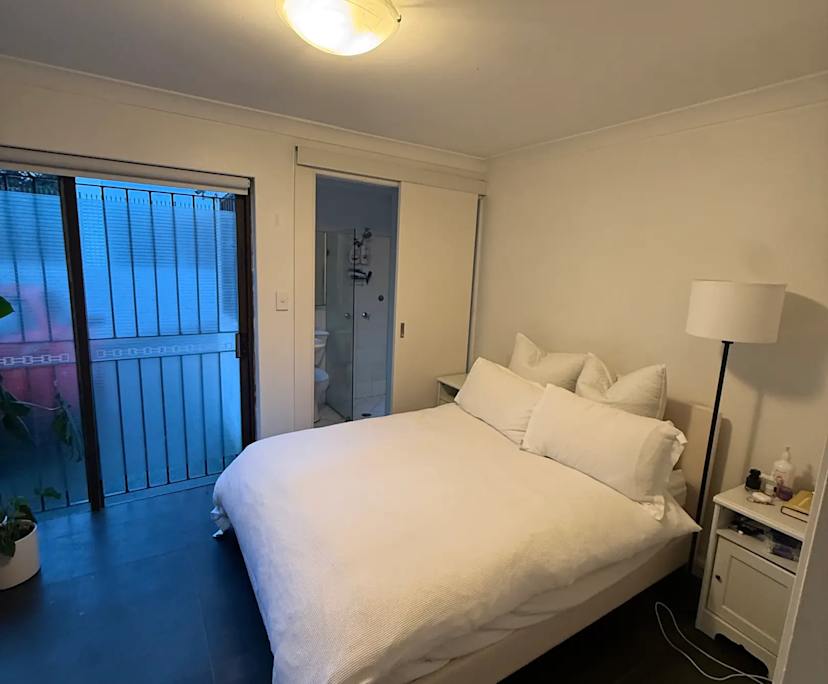 Furnished room with ensuite in a flatshare