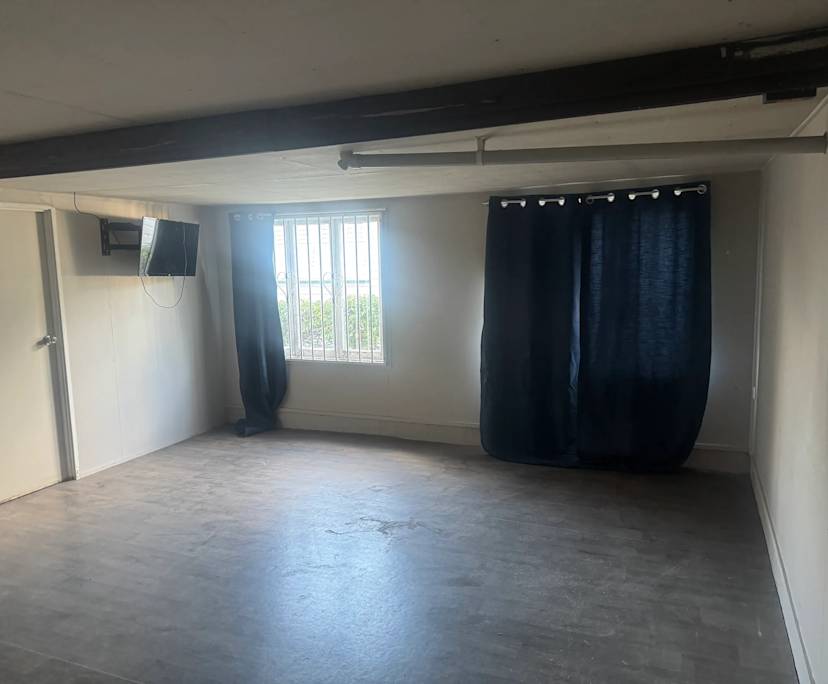 Room in a share house