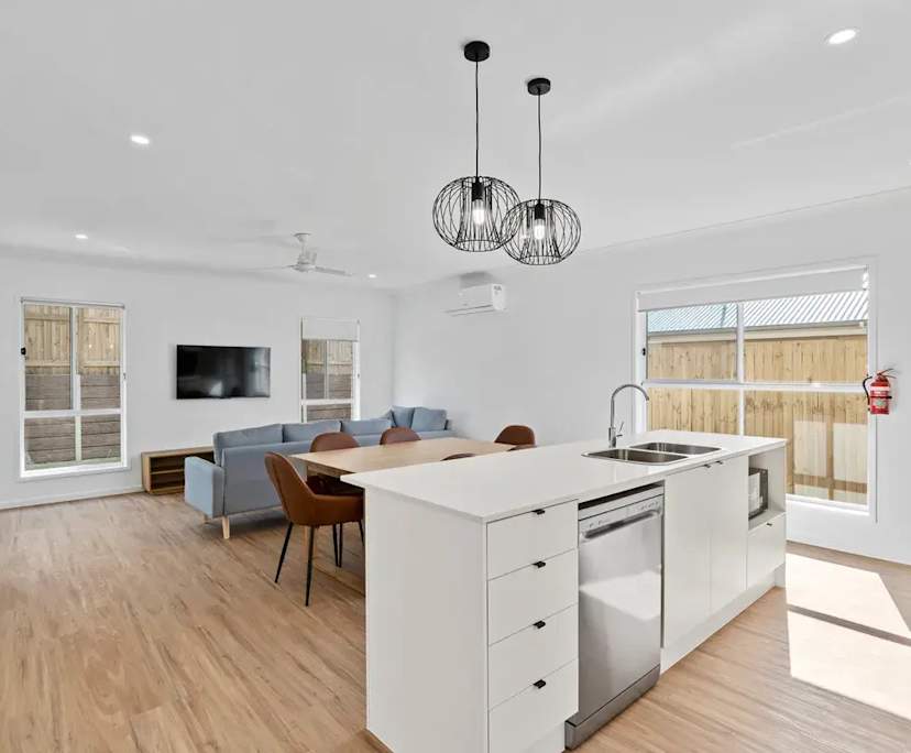 $300, Share-house, 3 bathrooms, White Rock QLD 4306