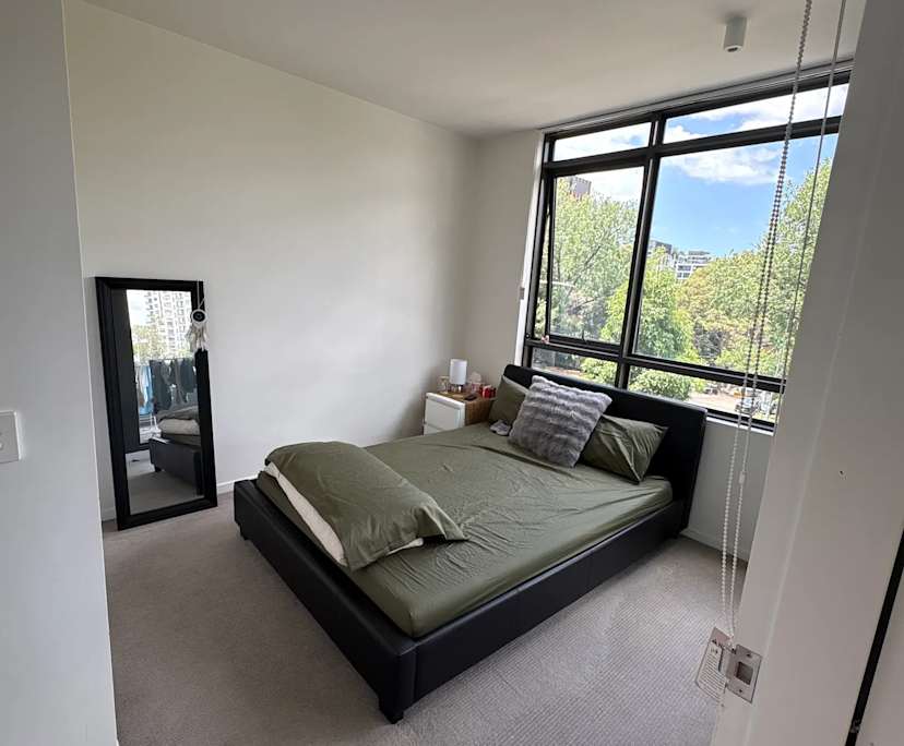 Furnished room with ensuite in a flatshare