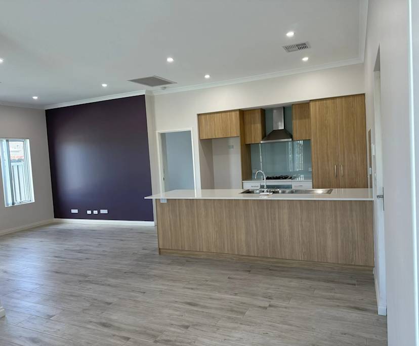 Unfurnished room studio flat for rent