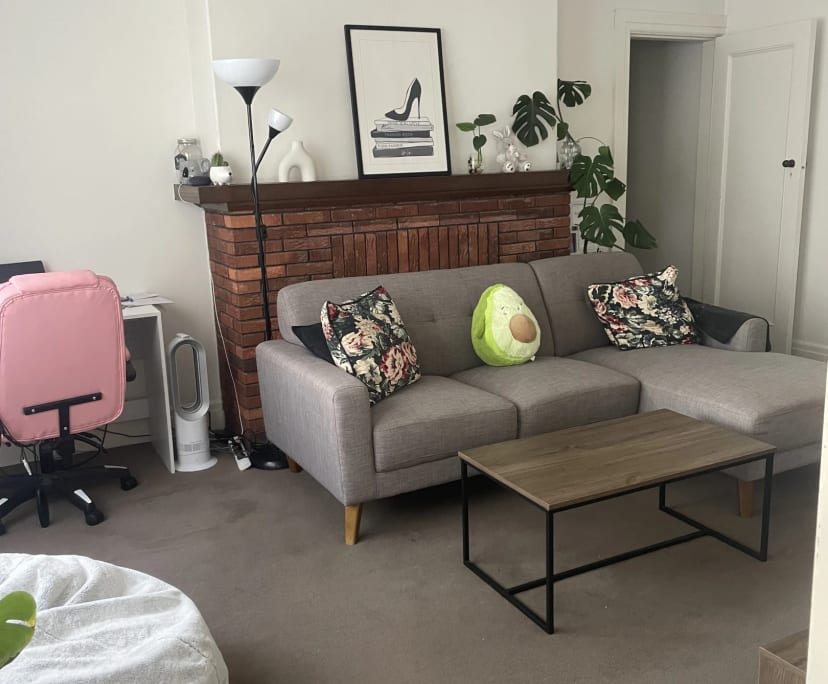 Furnished room in a flatshare