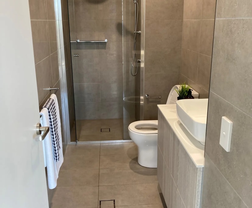 Furnished room with ensuite in a flatshare