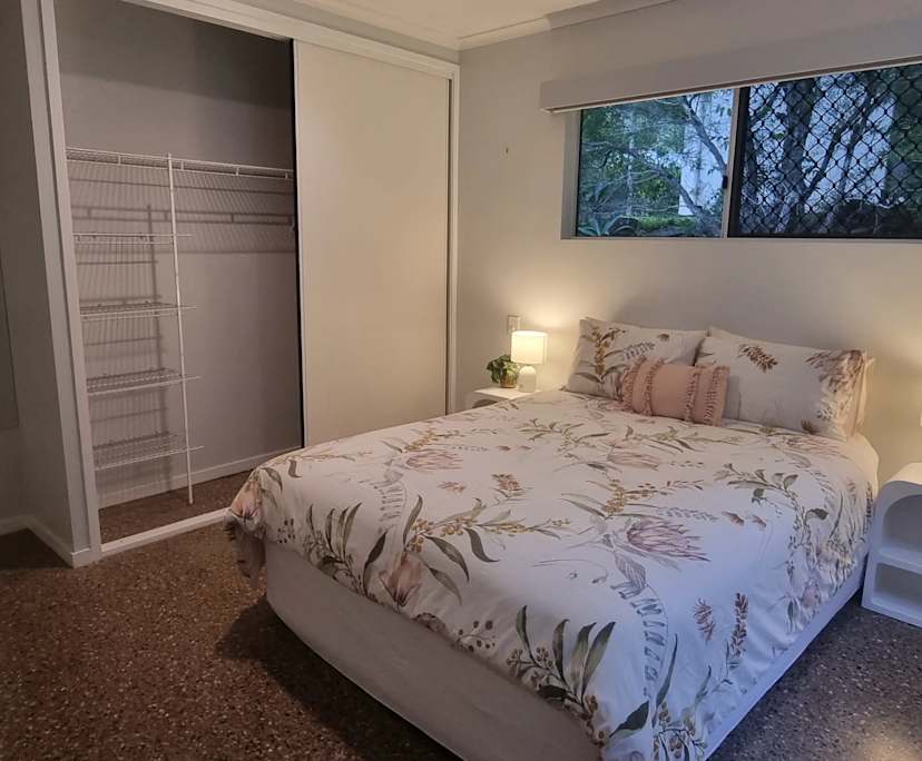 $350, Share-house, 4 bathrooms, Mooroobool QLD 4870