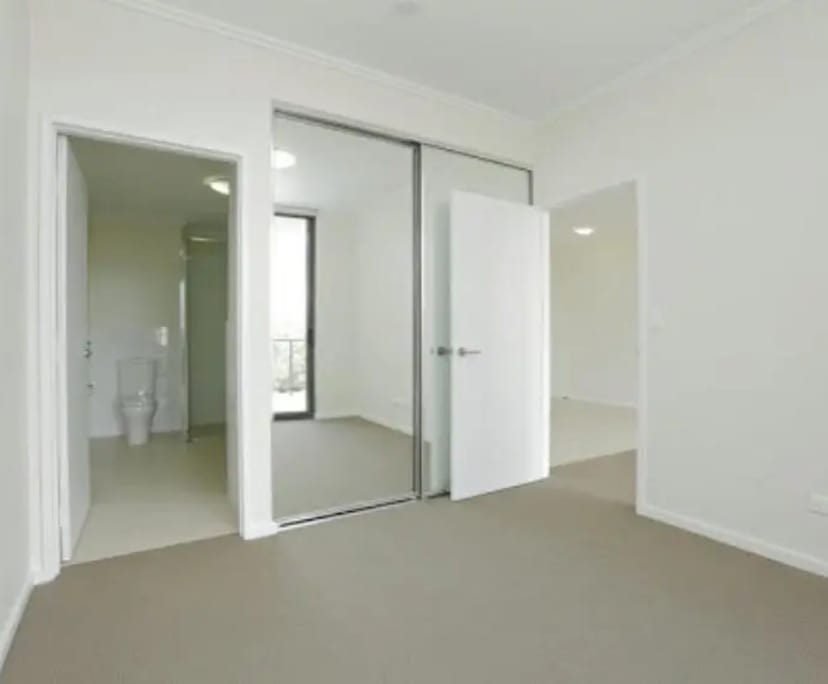 Unfurnished room with ensuite in a flatshare