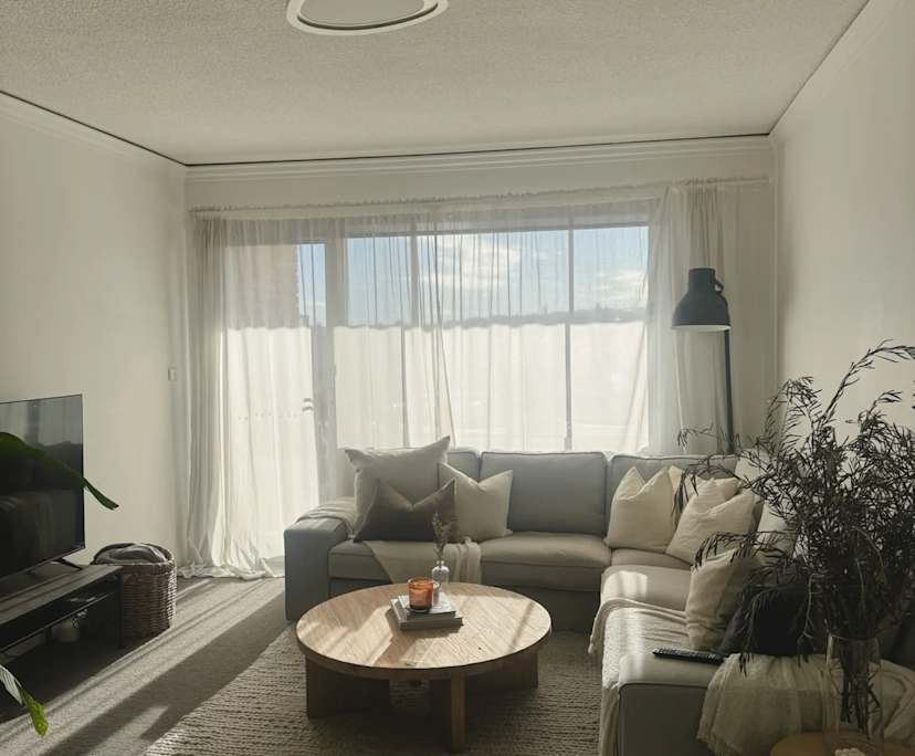 Unfurnished room in a flatshare