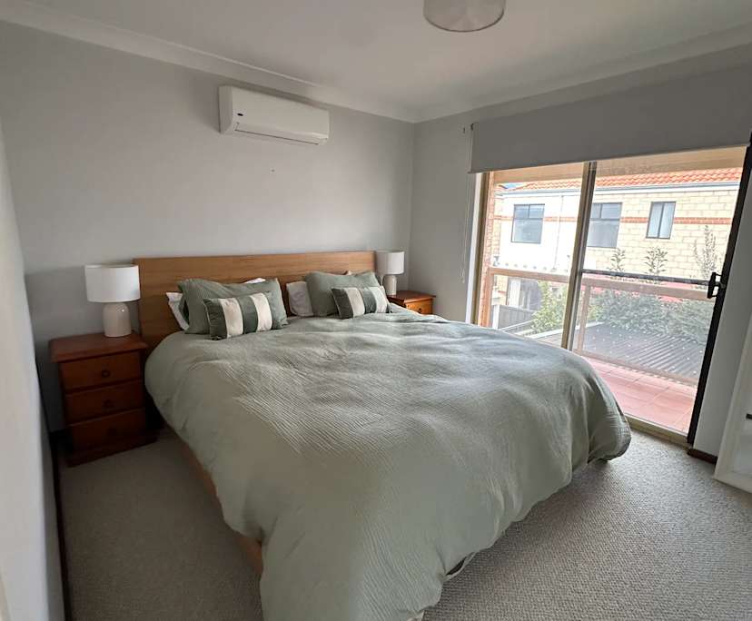 $850, Whole-property, 3 bathrooms, Woodlands WA 6018