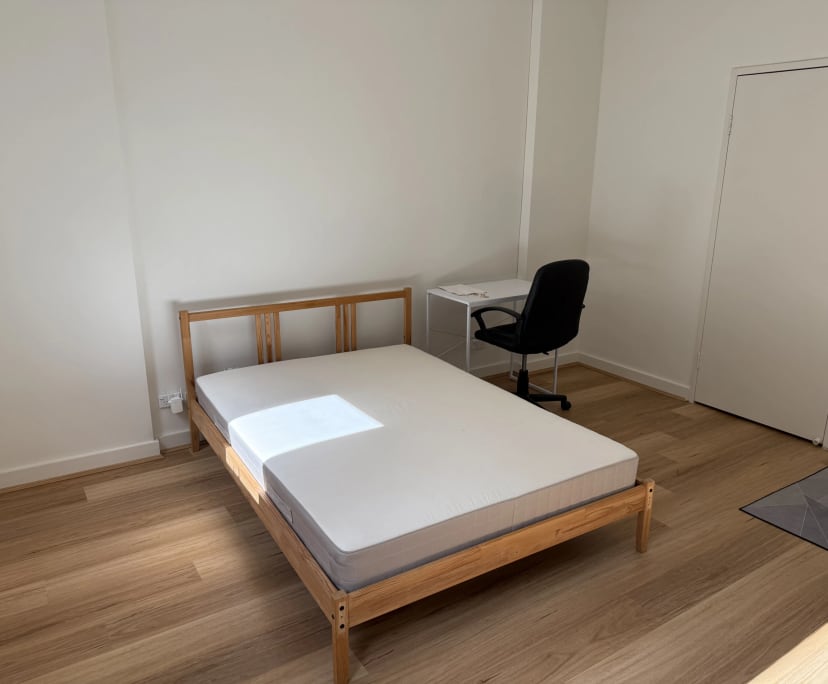 Furnished room with ensuite in a flatshare