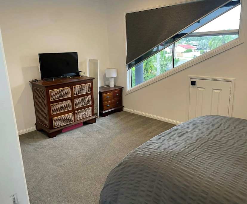 $350, Share-house, 5 bathrooms, Runaway Bay QLD 4216