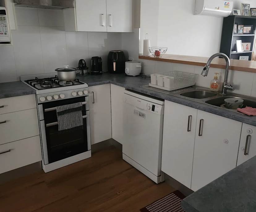 $300, Homestay, 3 bathrooms, Ruse NSW 2560