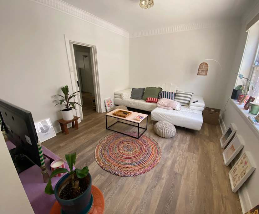 Furnished room in a flatshare