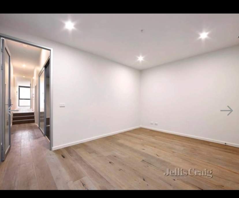 Unfurnished room with ensuite in a flatshare