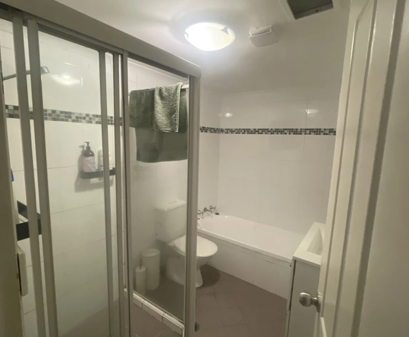 Furnished room in a flatshare