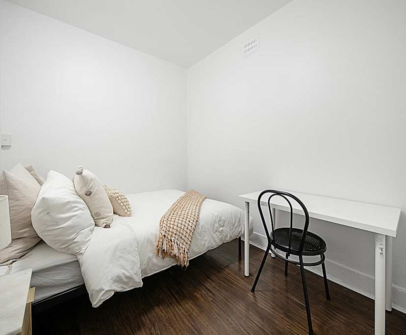 $1,200, Whole-property, 4 bathrooms, Saint Peters NSW 2044