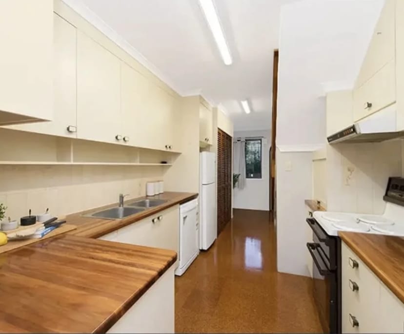 Room for Rent in Indooroopilly, Brisbane 170, Unf...