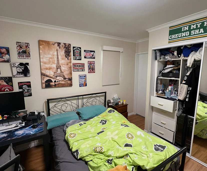 Furnished room in a flatshare