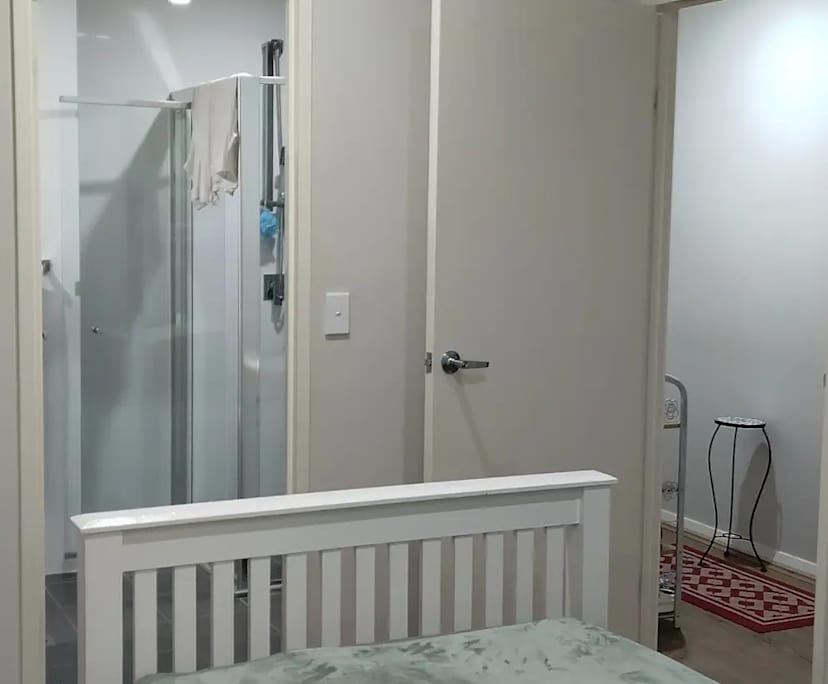 $330, Flatshare, 2 bathrooms, Kingswood NSW 2747