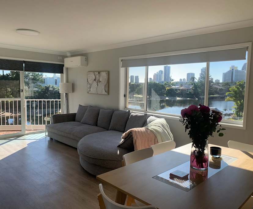 Furnished room in a flatshare