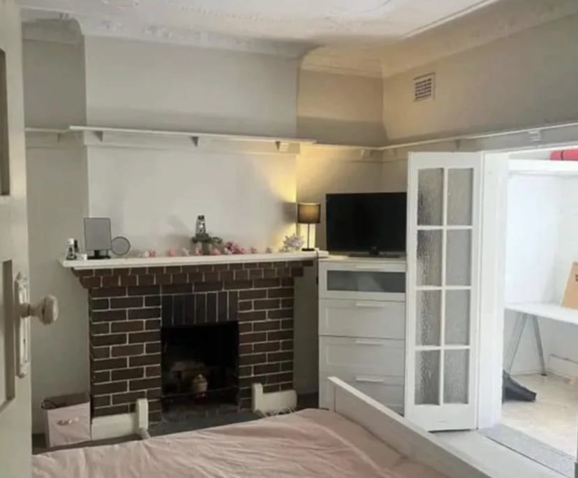 Furnished room in a flatshare